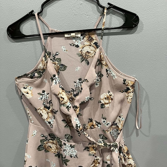 Monteau Floral Top with Pastel Hues - Picture 4 of 6